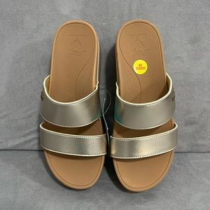 NWT! Reef platform sandals